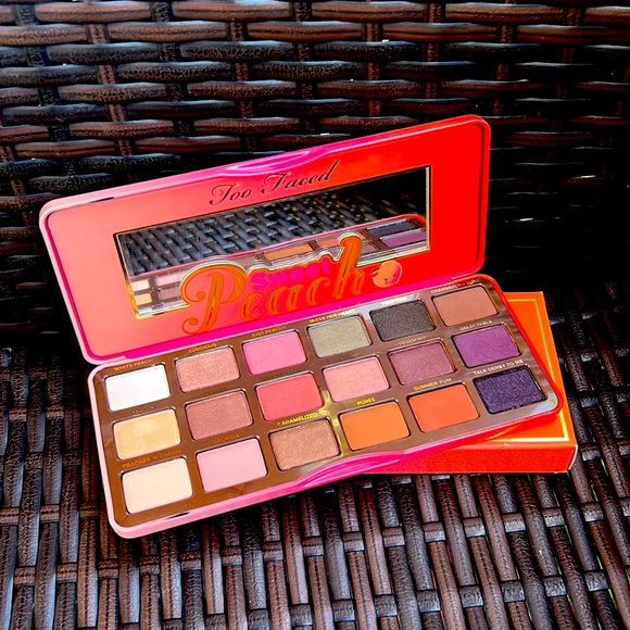 Eye shadow - Picture 1 of 3